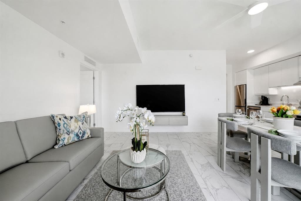 411 E SHORE DRIVE #207 3