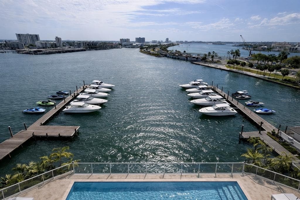 411 E SHORE DRIVE 508 photo 17