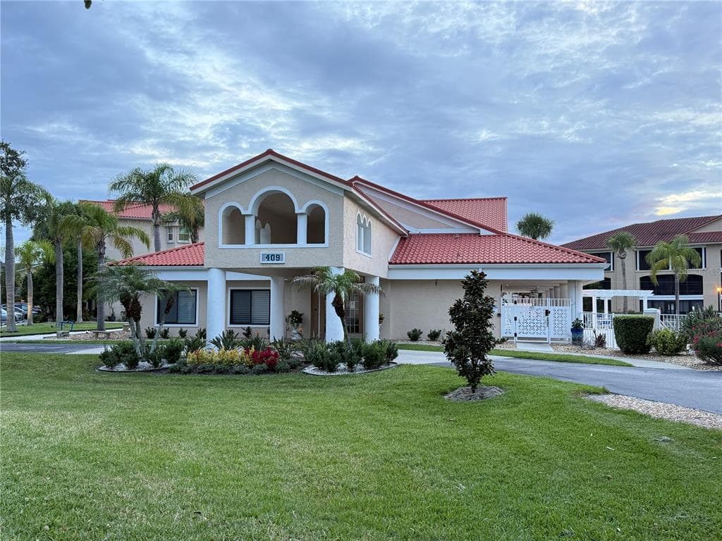 407 BOUCHELLE DRIVE 303 photo 19