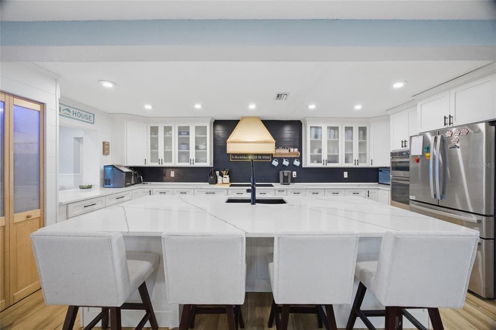 8211 HAYWARD LANE photo 4