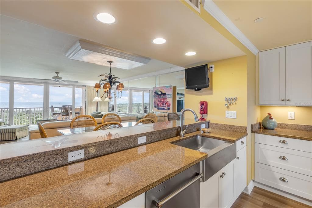257 MINORCA BEACH WAY 406 photo 8