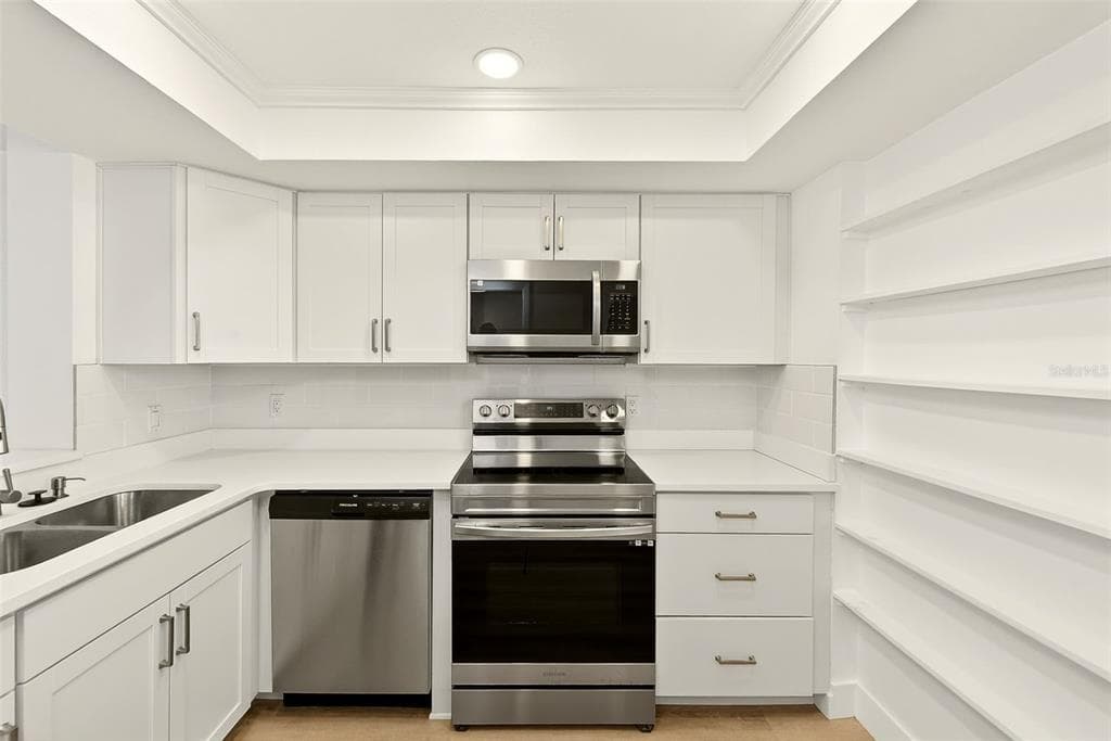 16308 GULF BOULEVARD 103 photo 5