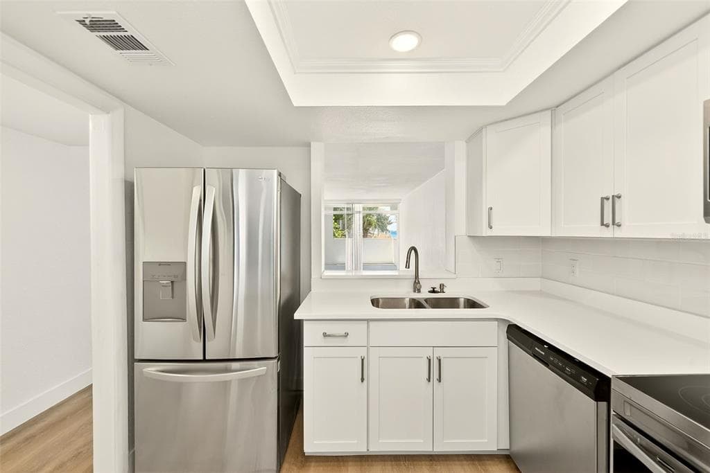 16308 GULF BOULEVARD 103 photo 4