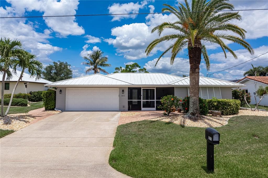 2211 PALM TREE DRIVE 2