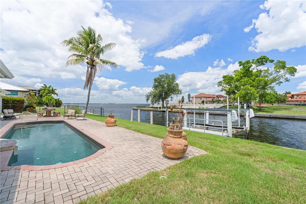 2211 PALM TREE DRIVE 4