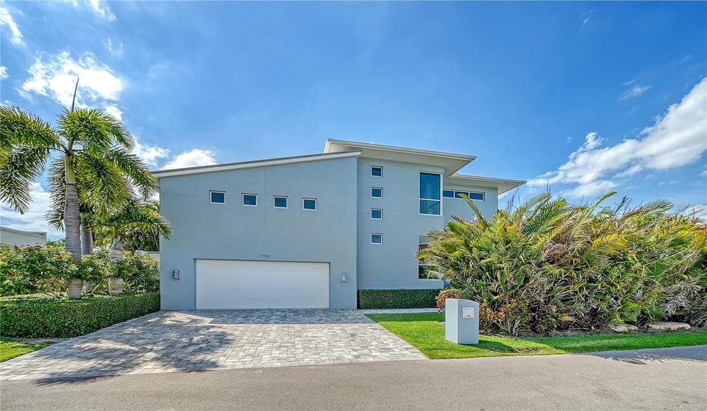 705 JUNGLE QUEEN WAY 3