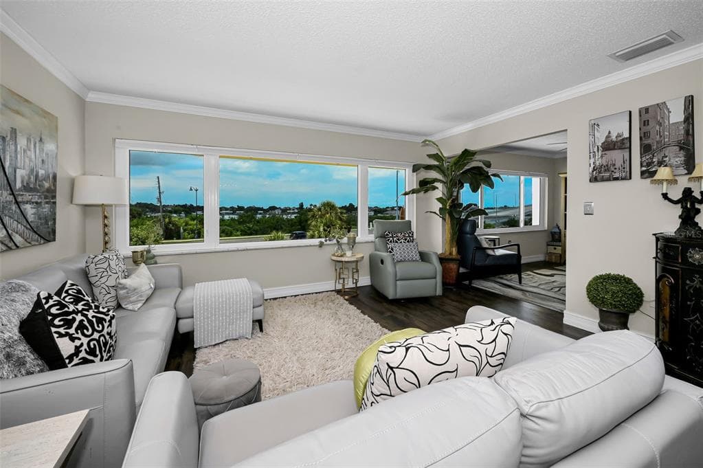 100 BLUFF VIEW DRIVE #211C 5