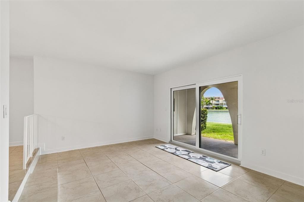 552 PLAZA SEVILLE COURT 97 photo 13