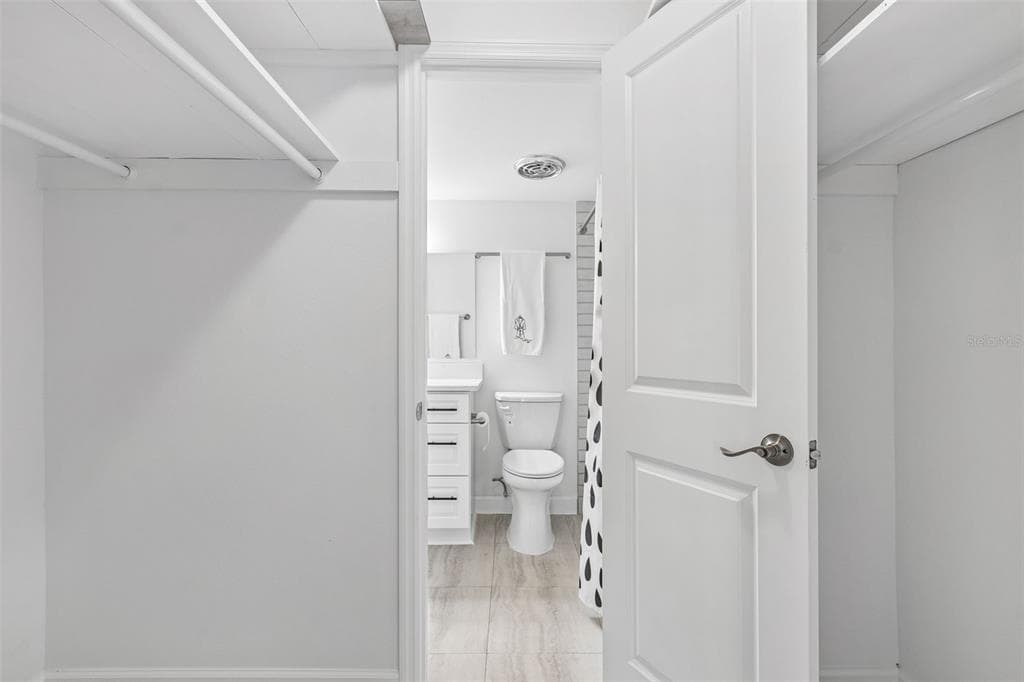 552 PLAZA SEVILLE COURT 97 photo 17