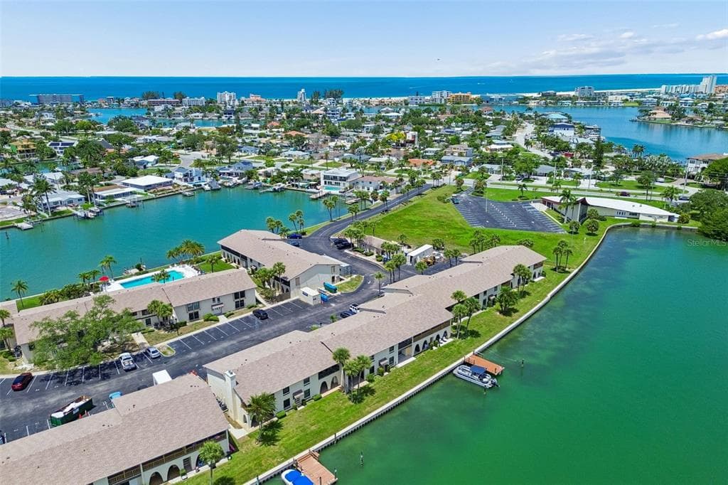 552 PLAZA SEVILLE COURT #97 1