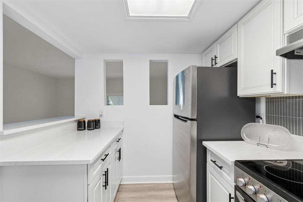 552 PLAZA SEVILLE COURT 97 photo 11