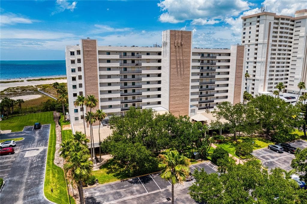 1250 GULF BOULEVARD 302 photo 3