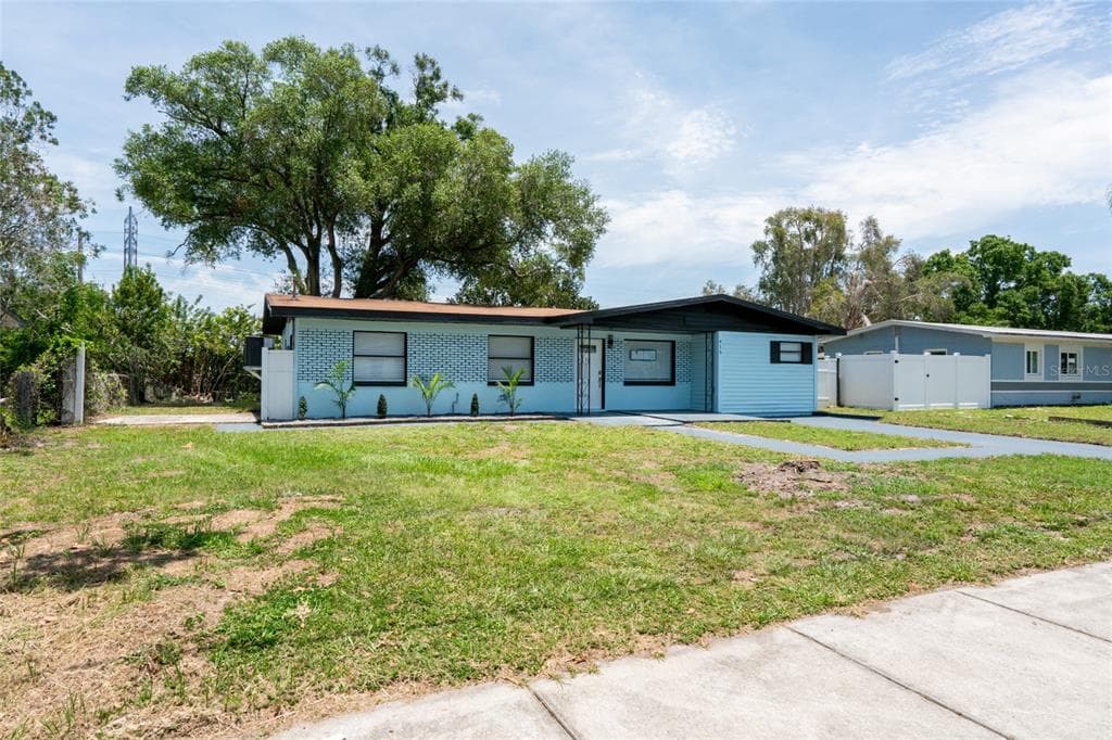 415 COUNTRY CLUB DRIVE photo 5