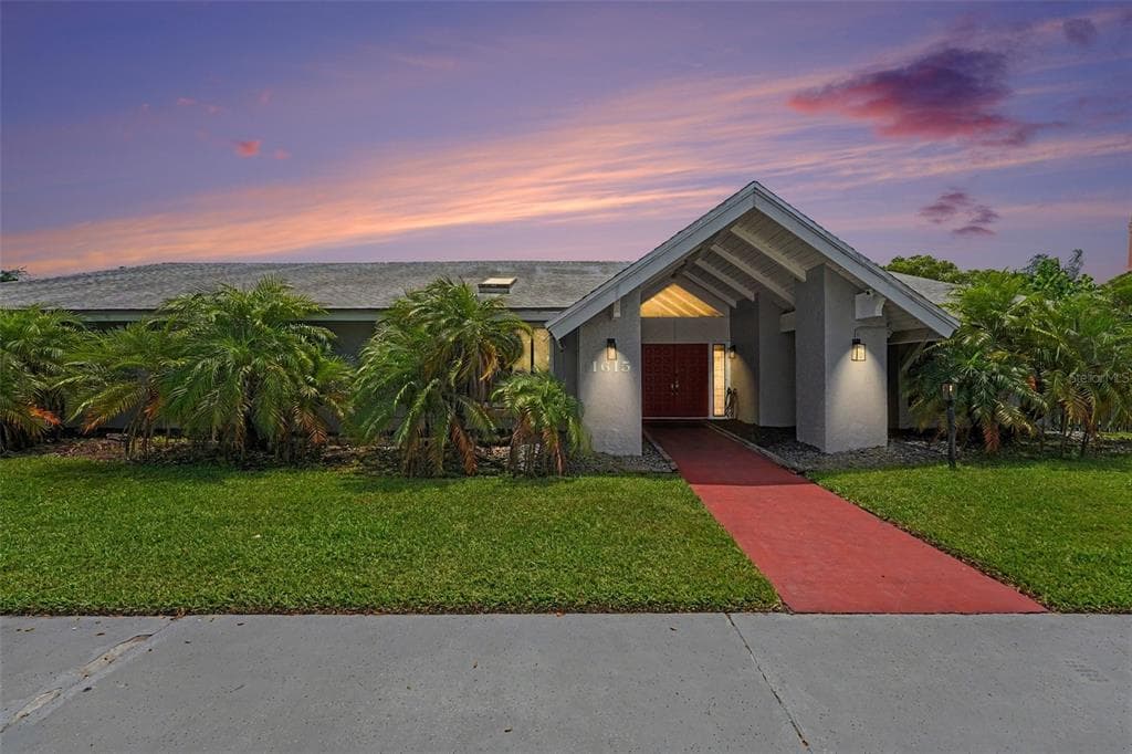 1615 SAINT PAULS DRIVE 1
