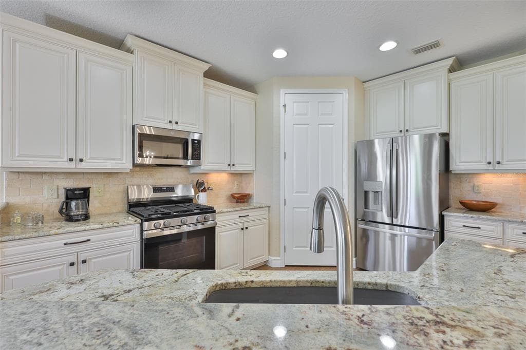 1440 EMERALD DUNES DRIVE photo 8