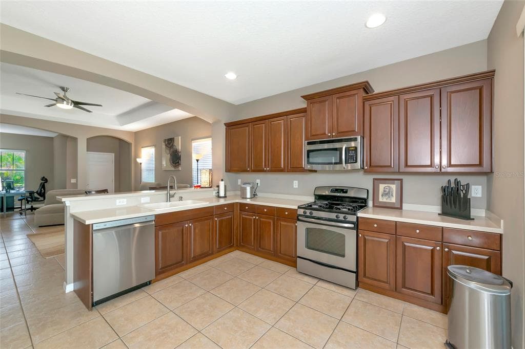 4930 NEWPORT NEWS CIRCLE photo 6