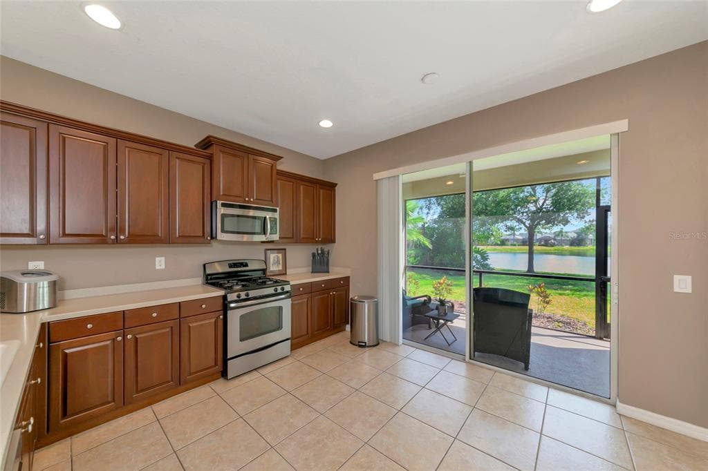 4930 NEWPORT NEWS CIRCLE photo 8