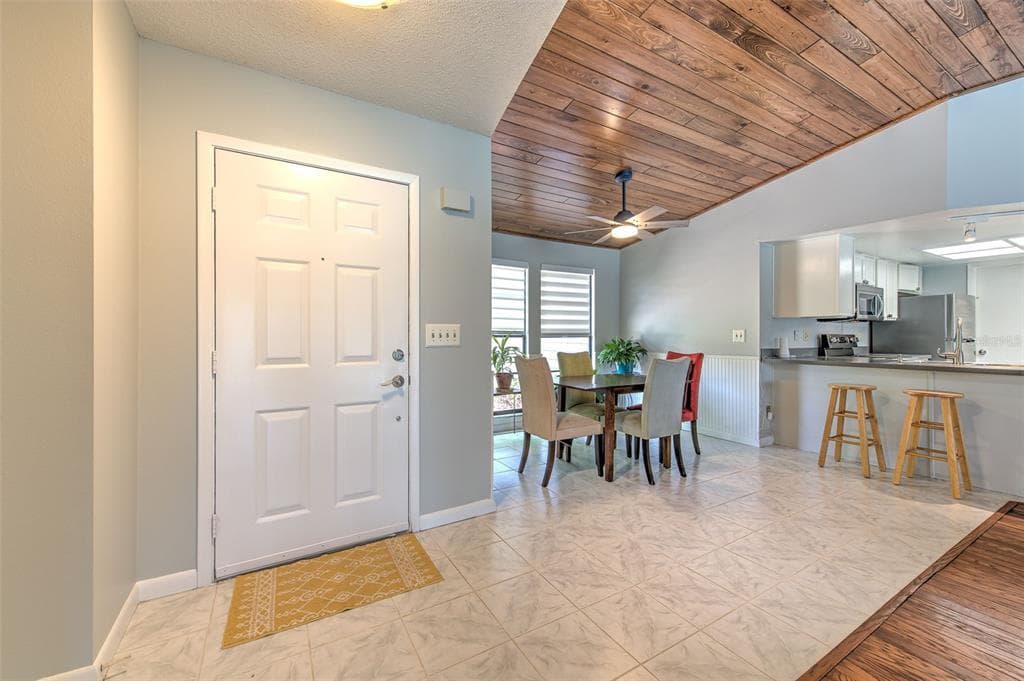 2459 SHOREWOOD LANE photo 9