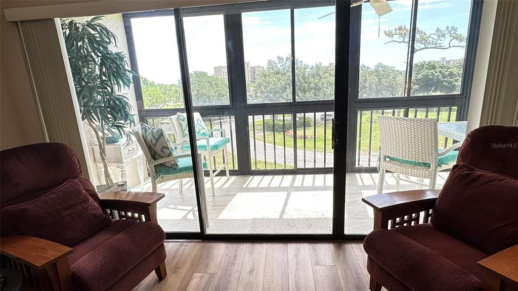 3400 COVE CAY DRIVE 4E photo 6