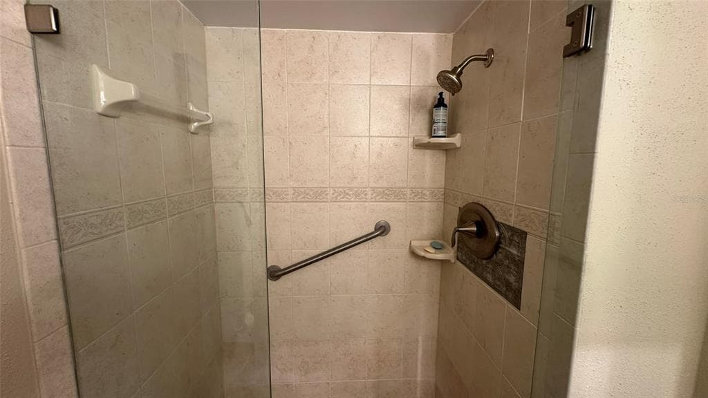 3400 COVE CAY DRIVE 4E photo 16