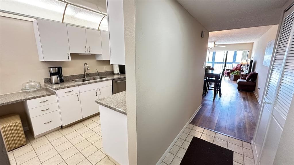 3400 COVE CAY DRIVE 4E photo 12