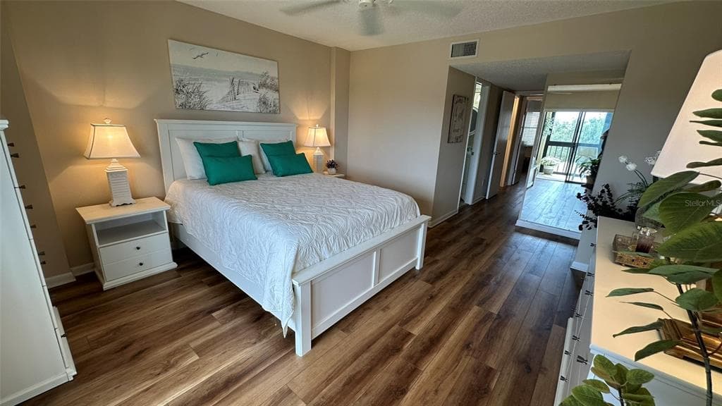 3400 COVE CAY DRIVE 4E photo 25