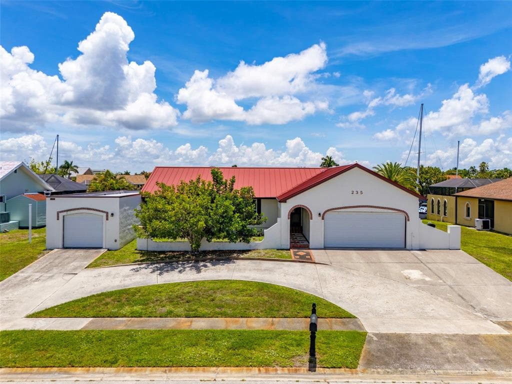 235 TAIT TERRACE SE 1