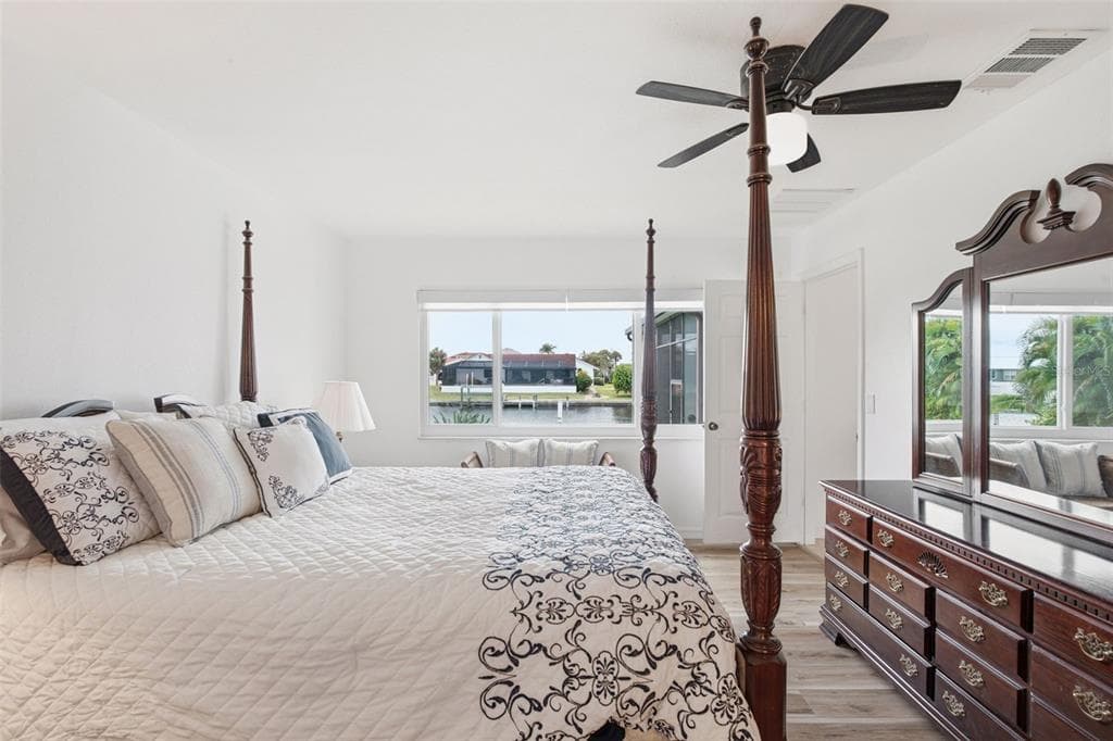235 TAIT TERRACE SE 5