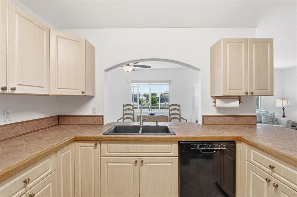 235 TAIT TERRACE SE photo 15