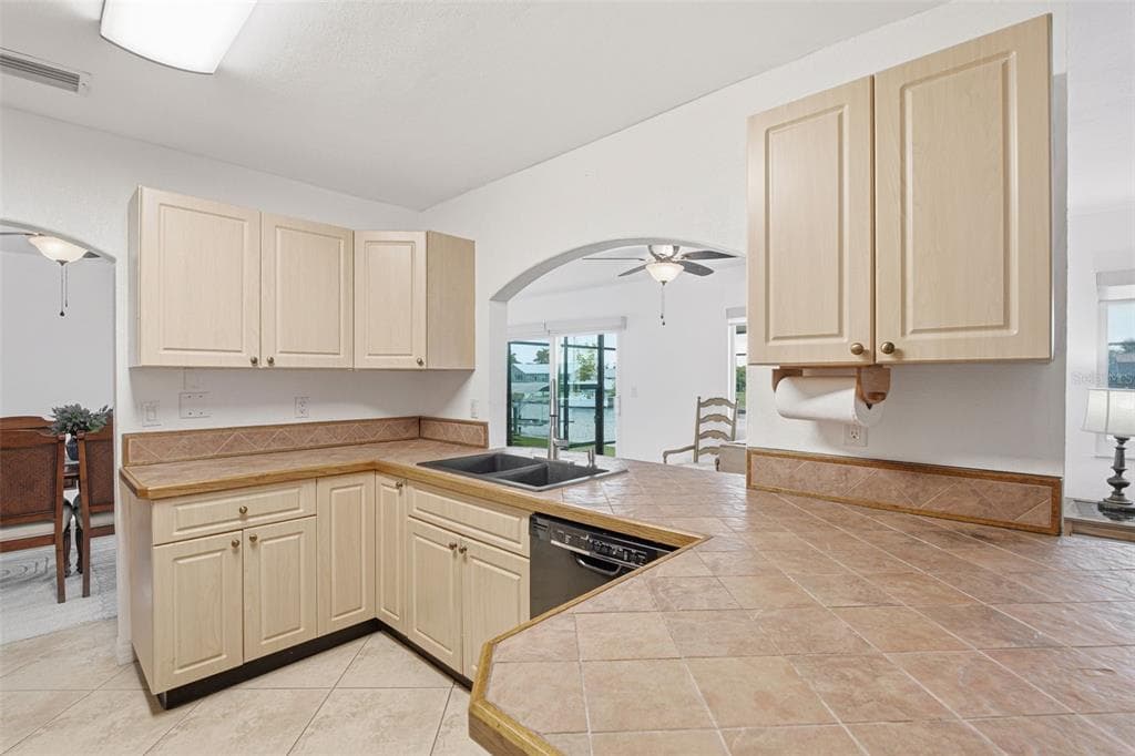 235 TAIT TERRACE SE 4