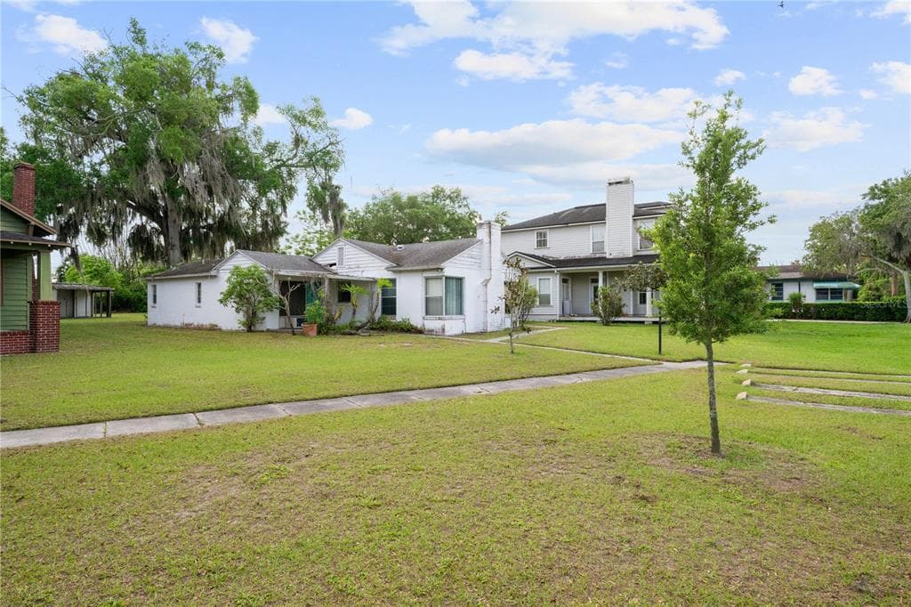 240 KILLARNEY DRIVE 1