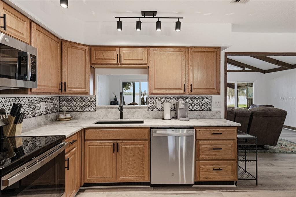 914 MANGHAM ROAD photo 13