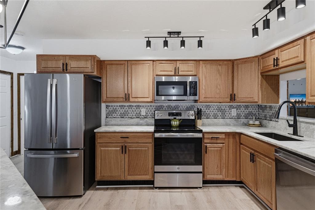 914 MANGHAM ROAD photo 12