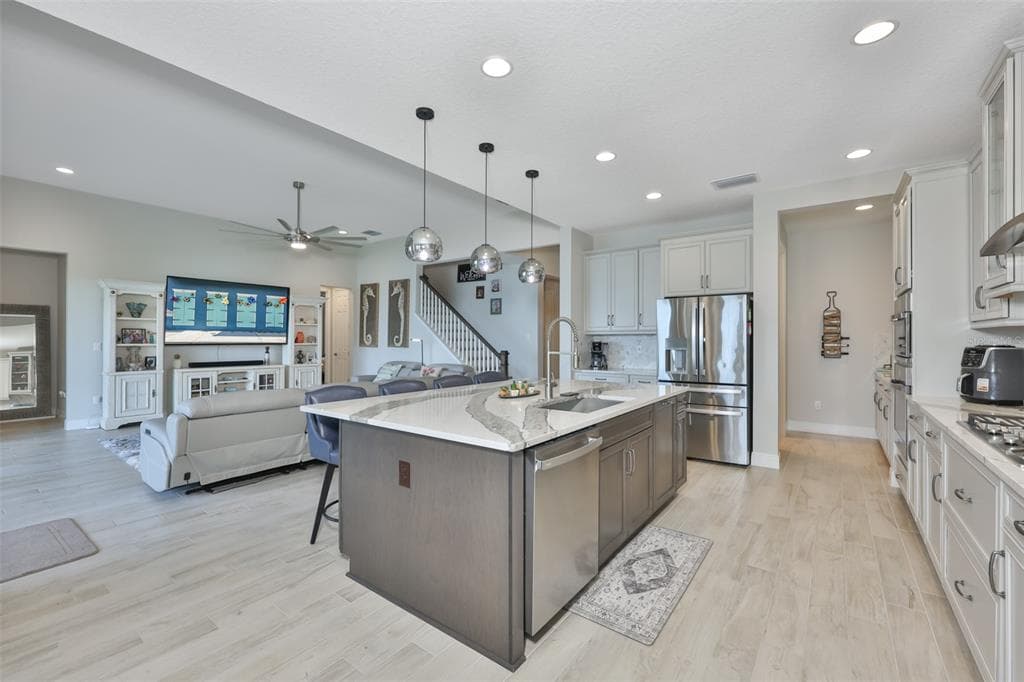 5379 EVERLONG DRIVE photo 4