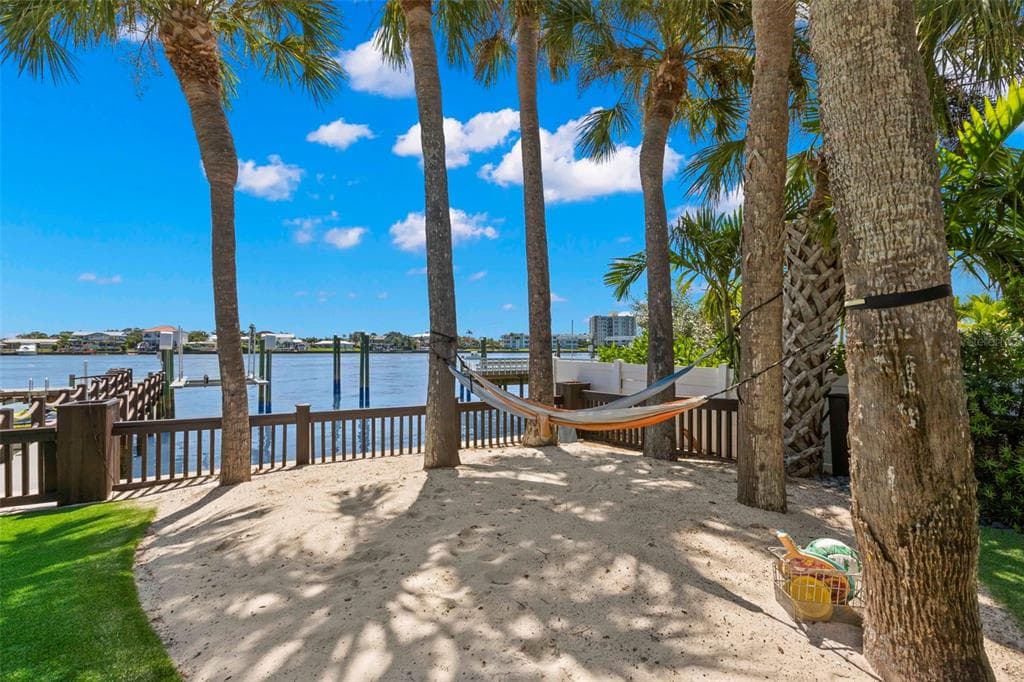 819 BAY ESPLANADE 3