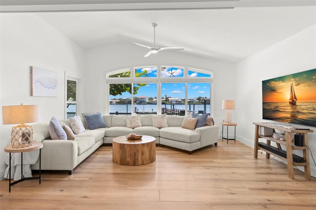 819 BAY ESPLANADE 5