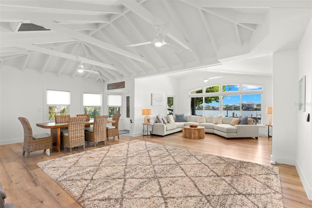 819 BAY ESPLANADE 4