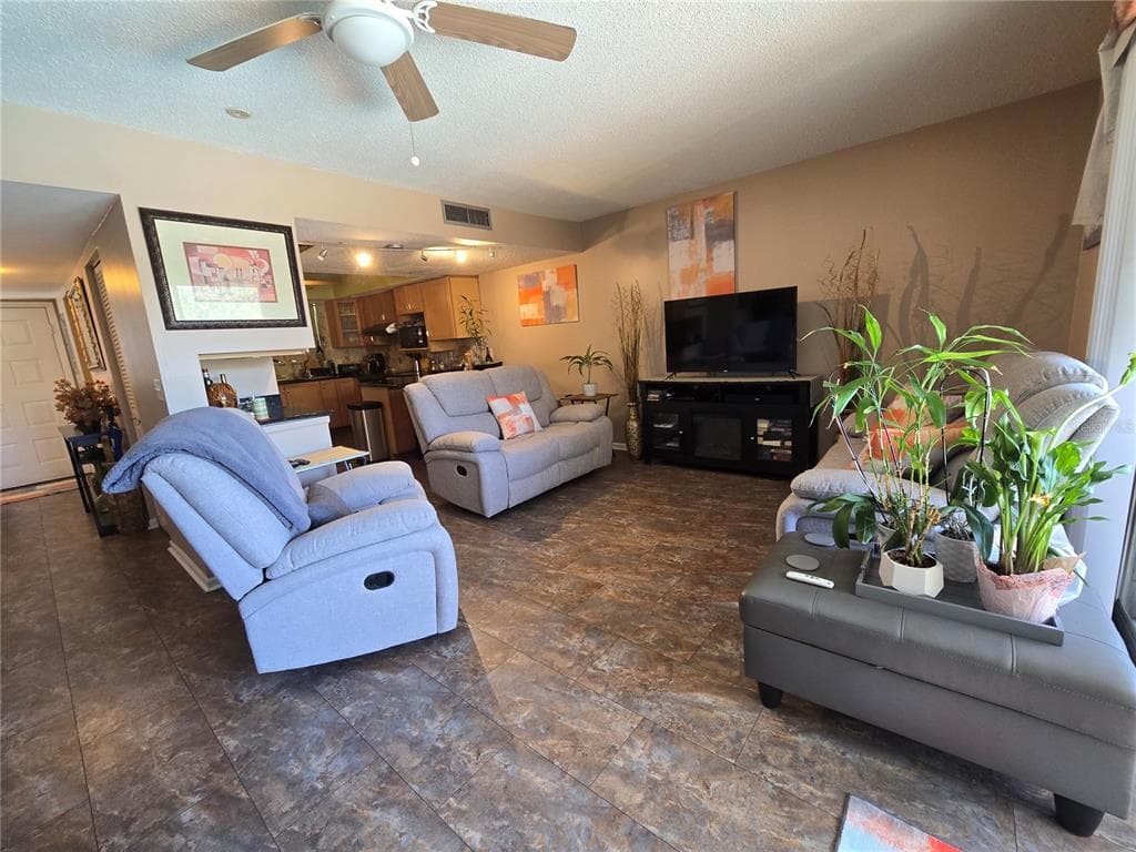 6305 NEWTOWN CIRCLE #5B4 5