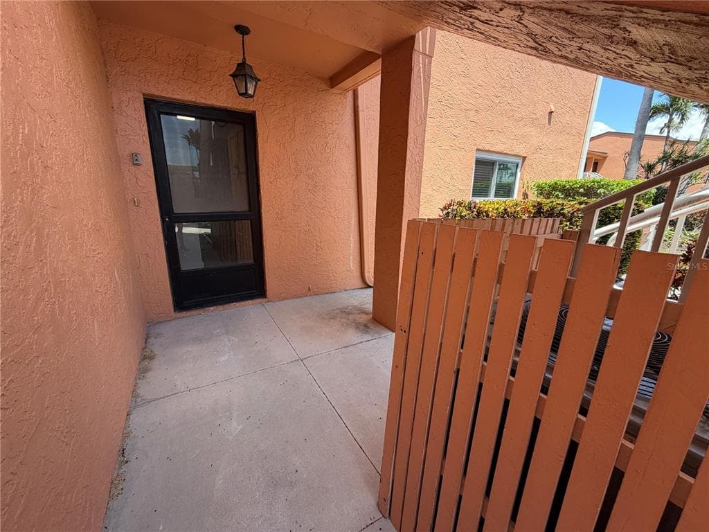 7400 SUNSHINE SKYWAY LANE S 105 photo 4