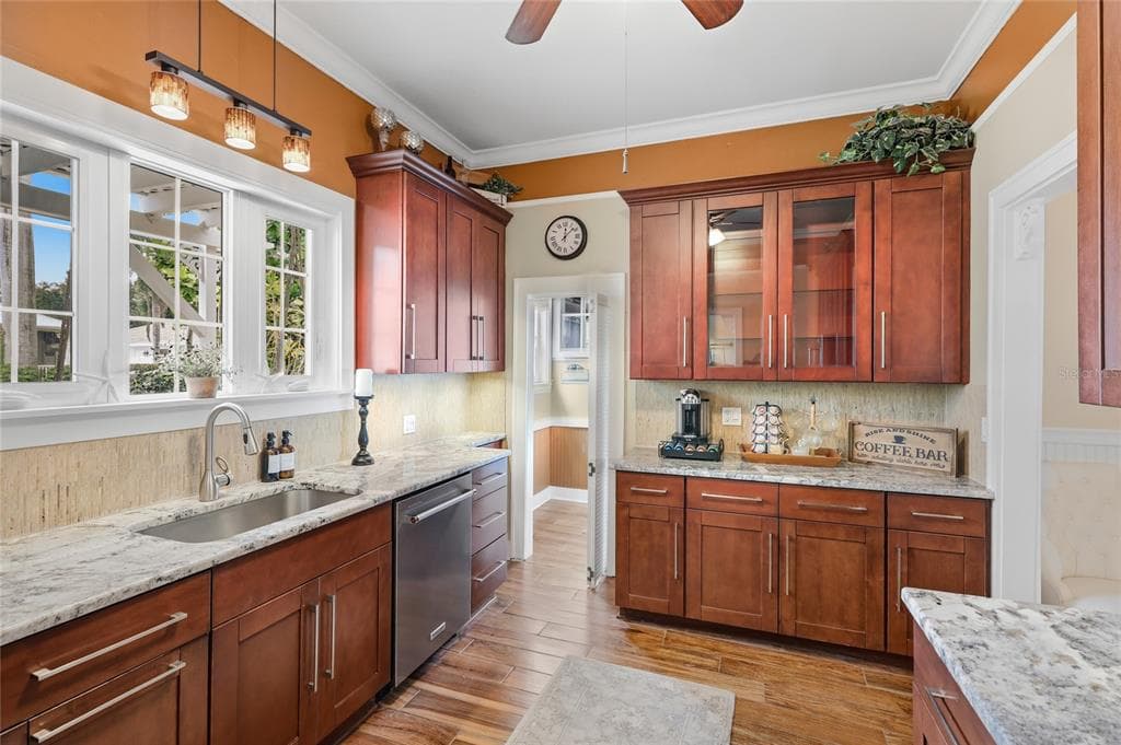 1625 1ST AVENUE E photo 23