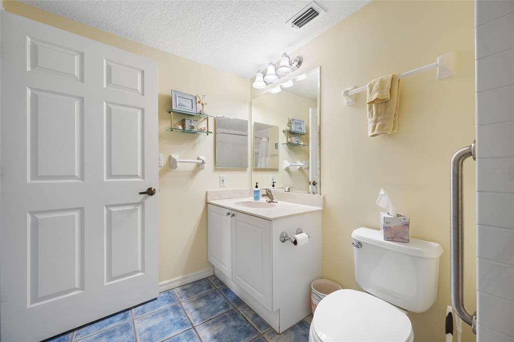 16550 GULF BOULEVARD 645 photo 18