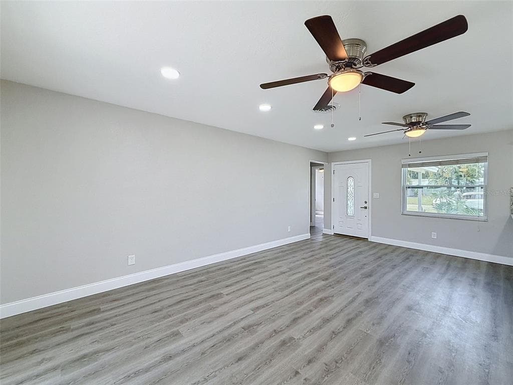 307 87TH AVENUE NE photo 5
