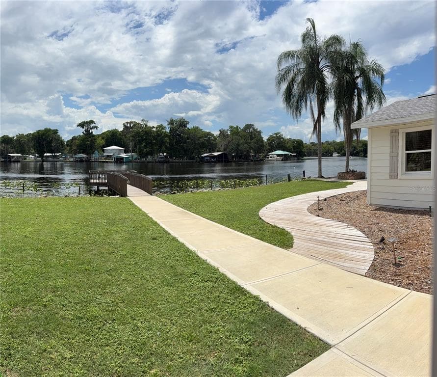 1645 SPRING GARDEN DRIVE 5