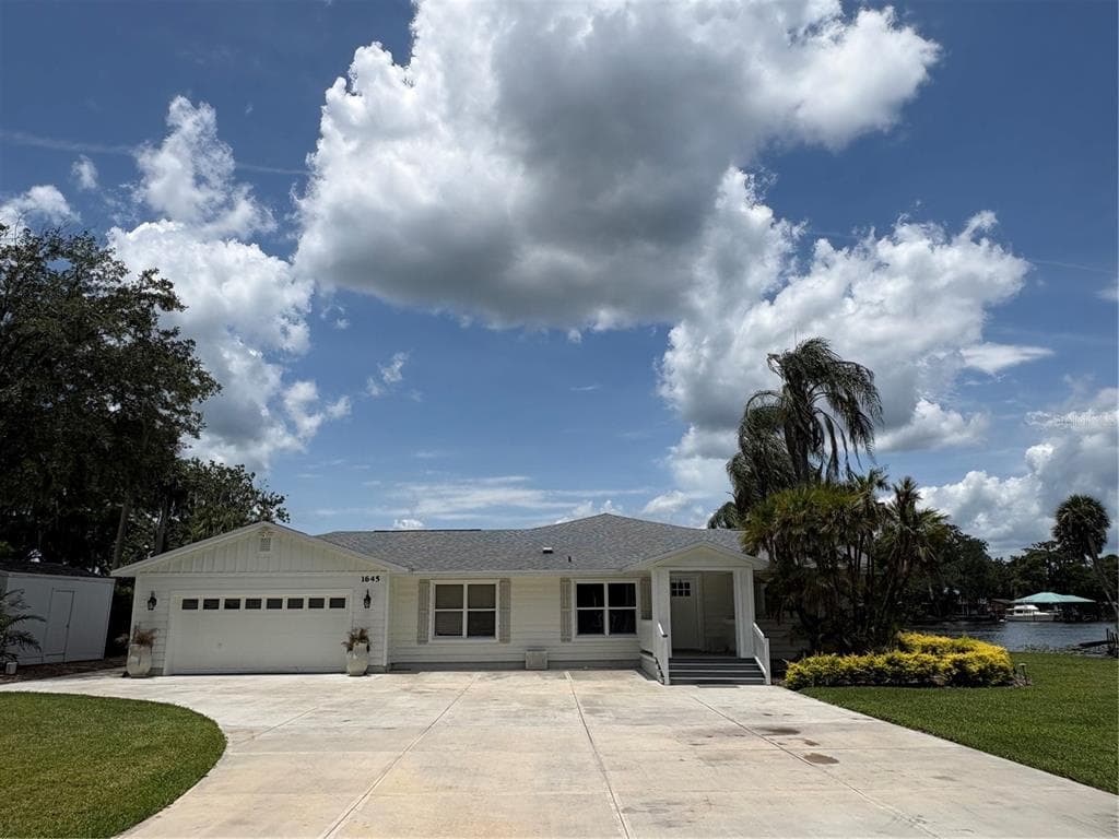 1645 SPRING GARDEN DRIVE 4