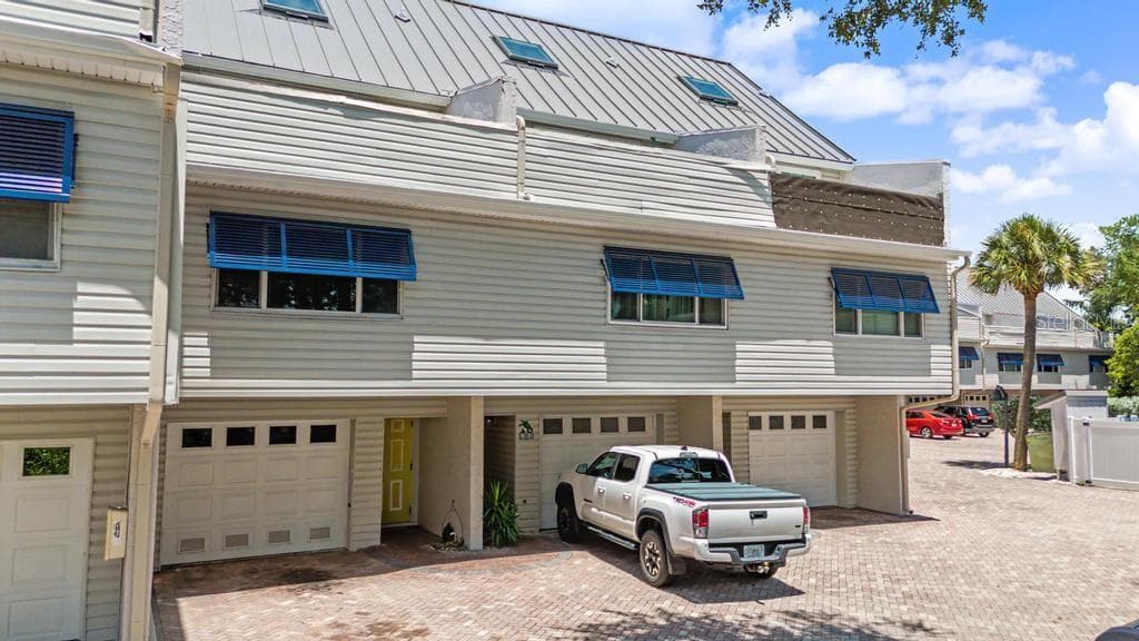 1375 PINELLAS BAYWAY #30 3