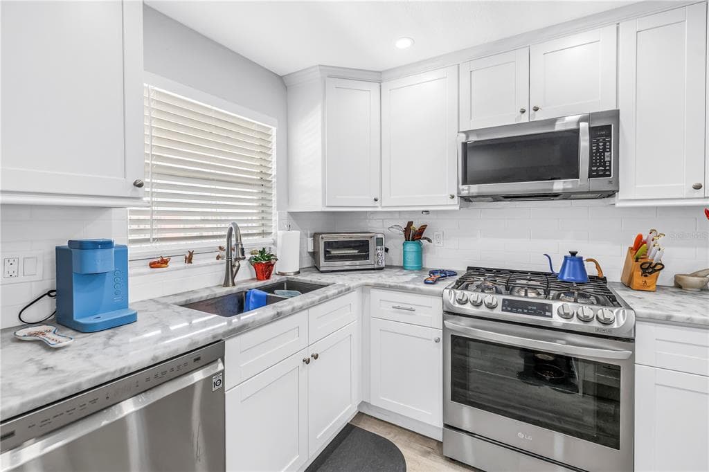 6020 SHORE BOULEVARD S 607 photo 23