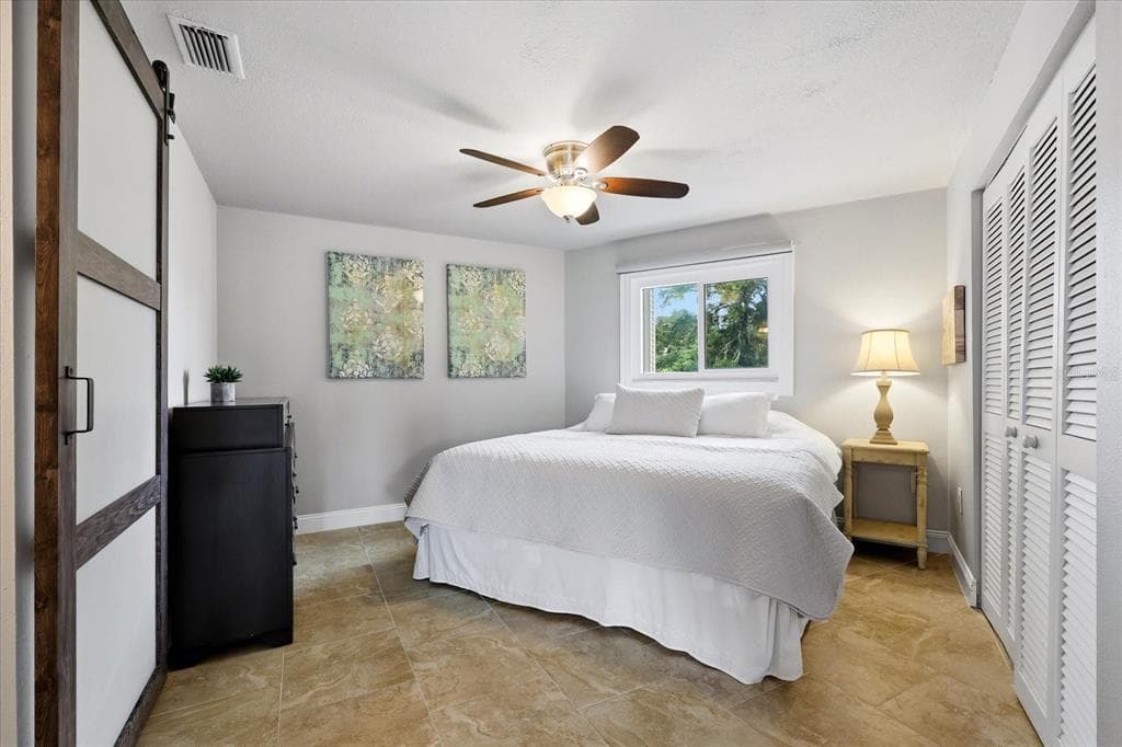 610 ISLAND WAY 201 photo 23