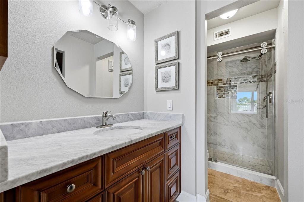 610 ISLAND WAY 201 photo 20