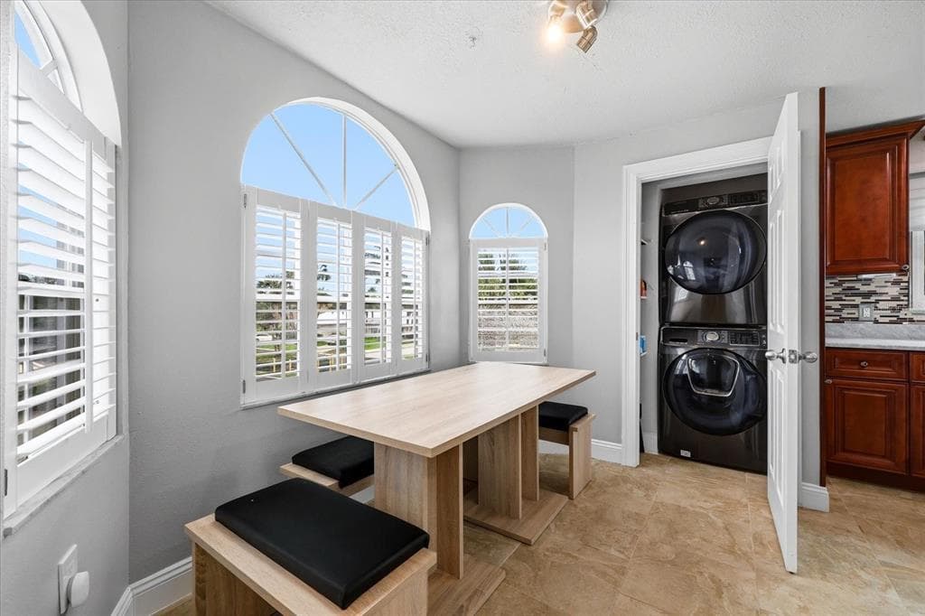 610 ISLAND WAY 201 photo 8
