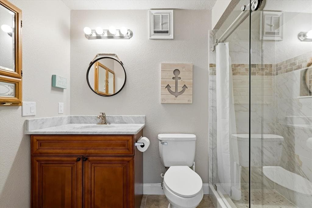610 ISLAND WAY 201 photo 25